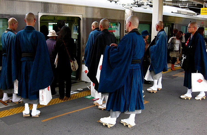 monks-train-enter700