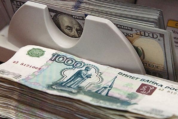 valiutu-pora-doleris-rublis